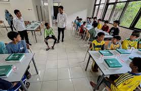 Anak SD Lulus Ujian Tapi Tidak Bisa Bikin Pidato 3 Menit: Kritik Terhadap Kurikulum 2025 yang Kejar 'Answering Skill' Abaikan 'Articulation Skill'